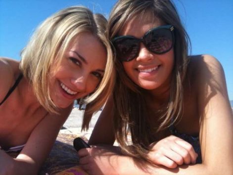 chelsea-staub-and-nicole-anderson-at-the-beach-500x375.jpg